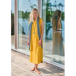 Overview image: Henriette Steffensen Sjaal Strippes Safraan