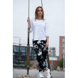 Overview second image: E Broek Black White